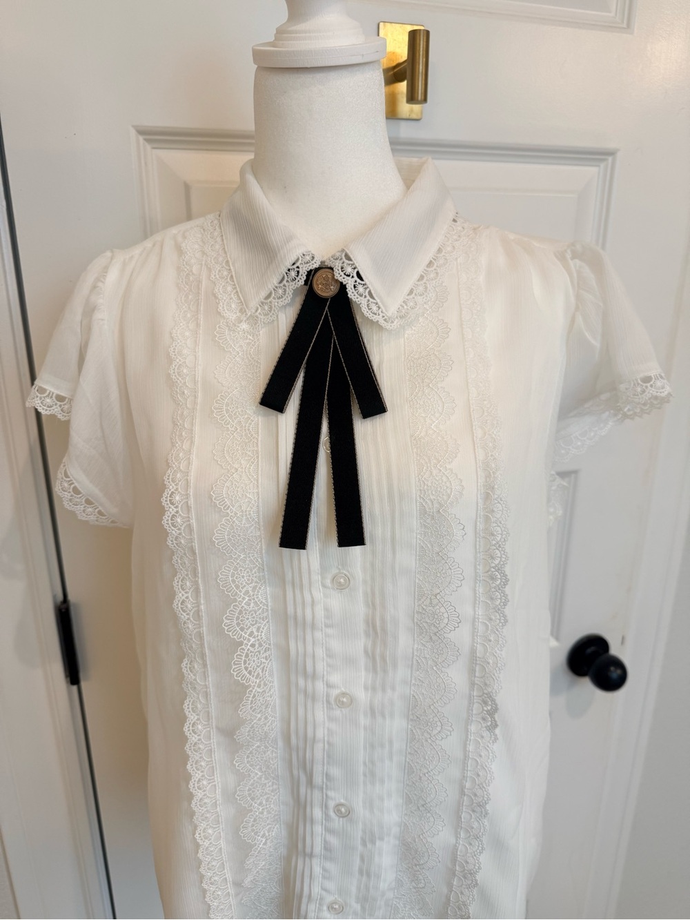 White Lace-Trim Button Front Top NWT - Picture 4 of 5